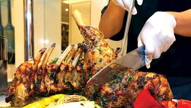 Ẩm thực Mỹ tại Caravelle Saigon Hotel