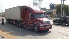 Xử phạt nghiêm, ngăn sự cố xe container