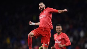 Karim benzema ăn mừng bàn thắng