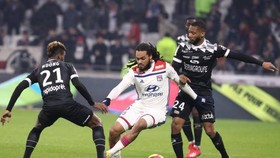 Lyon nguy cơ mất 3 trụ cột trận gặp Barcelona