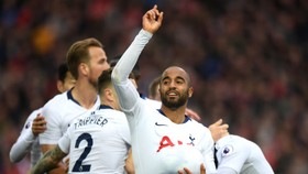 Lucas Moura (Tottenhamn) tỏa sáng trong chiến thắngh Huddersfield.