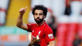 <Mo Salah với giải đồng Vua phá luối Premier League.