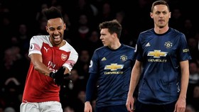 Arsenal hoặc Man United có thể thế chỗ Man City dự Champions League mùa tới