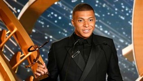 Kylian Mbappe tại Lễ nhận giải của UNFP.