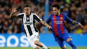 Paolo Dybala (trái, Juve) và Neymar (trong màu áo Barca)