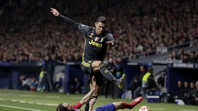 Ronaldo vượt qua hàng thủ Atletico mùa trước