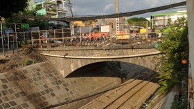Cầu Hang Ngoài sẽ được xây dựng mới. Ảnh: THÀNH TRÍ