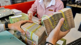 Kiểm soát chặt tín dụng vào các lĩnh vực rủi ro