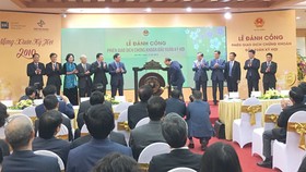 Thủ tướng Nguyễn Xuân Phúc đánh cồng mở cửa thị trường.
