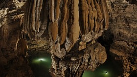 “Bơi trong hang Ken” của Carsen Peter là 1 trong 8 bức ảnh về hang động đẹp nhất thế giới do National Geographic bình chọn. (Ảnh do Oxalis cung cấp)