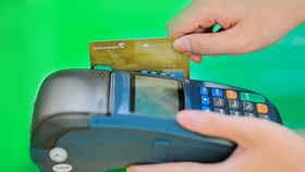 Ngân hàng Nhà nước yêu cầu đẩy mạnh thanh toán điện tử. (Ảnh: CTV)