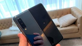 Galaxy Fold. (Nguồn: CNBC)