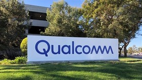 Biểu tượng Qualcomm tại trụ sở ở San Diego, California, Mỹ. (Ảnh: THX/ TTXVN)