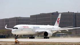 Máy bay của hãng hàng không Trung Quốc China Eastern Airlines tại sân bay quốc tế Daxing ở Bắc Kinh, Trung Quốc, ngày 13/5/2019. (Ảnh: AFP/TTXVN)