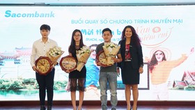 Sacombank trao giải chương trình “Mời thêm bạn – Vạn niềm vui”
