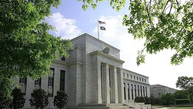Trụ sở Ngân hàng dự trữ liên bang Mỹ (FED) ở Washington, DC. (Ảnh: AFP/TTXVN)