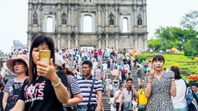 Công dân Macao phải chịu cảnh kẹt xe và ô nhiễm do du khách đến đây đánh bạc.