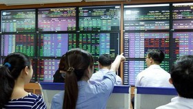 Cổ phiếu trụ giao dịch khởi sắc, VN Index đảo chiều tăng gần 10 điểm