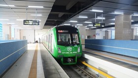 Dự án đường sắt đô thị Cát Linh-Hà Đông liên tục bị chậm tiến độ và chưa rõ ngày đưa vào khai thác thương mại. (Ảnh: Việt Hùng/Vietnam+)