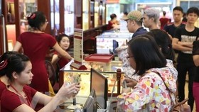 Đồng loạt tăng, vàng SJC chạm ngưỡng 42,2 triệu đồng