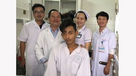 Niềm vui của các bác sĩ và bệnh nhân, sau khi phẫu thuật thành công