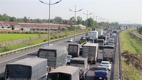 Kiến nghị cho phép thu phí trở lại cao tốc TPHCM-Trung Lương