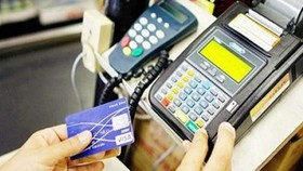 NHNN cấm rút tiền mặt tại POS đơn vị chấp nhận thẻ