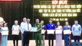 Quận Tân Phú tuyên dương gương làm theo Bác