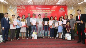 Việt Hưng Phát trao hàng trăm sổ hồng Dự án Diamond City