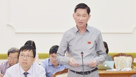Phó Chủ tịch UBND TPHCM Trần Vĩnh Tuyến khẳng định sẽ xem xét, điều chỉnh chính sách theo hướng giảm thiểu ảnh hưởng đến người dân có đất ở những nơi được quy hoạch. Ảnh: KIỀU PHONG