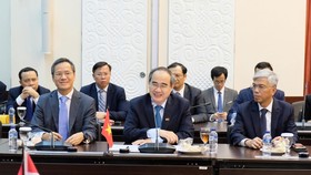 Bí thư Thành ủy TPHCM Nguyễn Thiện Nhân đề xuất sáng kiến thành lập mạng lưới các thành phố Đông Nam Á để phát triển bền vững. Ảnh: KIỀU PHONG