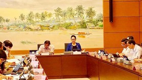 Tại phiên họp tổ ĐBQH sáng 22-5, Chủ tịch Quốc hội Nguyễn Thị Kim Ngân bày tỏ lo lắng sâu sắc về dịch tả heo châu Phi cùng nhiều tác động tiêu cực khác đến ngành nông nghiệp