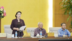 Chủ tịch Quốc hội Nguyễn Thị Kim Ngân phát biểu bế mạc phiên họp thứ 35 của UBTVQH. Ảnh: QUOCHOI