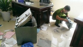 Công an khám nghiệm 1 vụ trộm trước đó. Ảnh: C.T