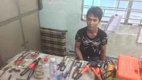 Đối tượng Đồng cùng tang vật. Ảnh: C.T