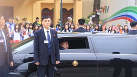 Chủ tịch Kim Jong-un đã lên xe về Thủ đô Hà Nội