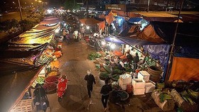Cảnh sát hình sự Hà Nội đang xác minh nghi án nổ súng cướp tiền ở chợ Long Biên