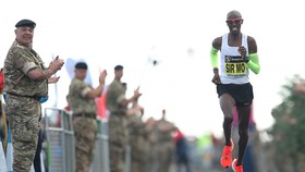 Mo Farah trên đường chạy