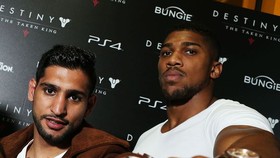 Khan và Joshua