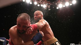 Lobov tung quyền trúng mặt Malignaggi