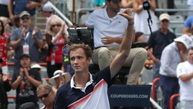 Medvedev đã hủy diệt Thiem và giành vé bán kết