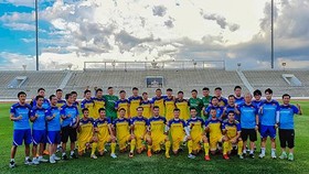 Đội tuyển Việt Nam hưởng ứng phong trào bảo vệ môi trường do bộ tài nguyên và môi trường phát động. Ảnh: Dũng Phương
