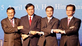 Improvement in Thailand-Cambodia relations blows cool breeze to ASEAN