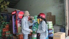 Đà Nẵng: Cúp nước liên tục, nước đóng chai “lên ngôi”