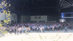 Phát hiện thức ăn có dòi, hơn 1.000 công nhân đình công