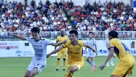 Văn Toàn chơi xuất sắc khi có một bàn thắng và một kiến tạo. Ảnh: Anh Tiến