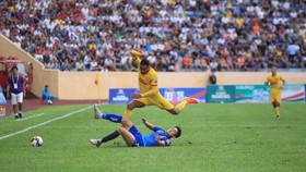 Nam Định đánh mất chính mình sau sự cố mất điện. Ảnh: Minh Hoàng