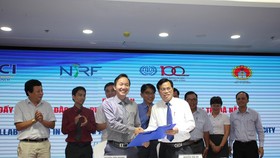 Đại diện Sở Lao động TB-XH và VCCI Đà Nẵng ký kết hợp tác