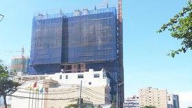 Một dự án khách sạn đang xây dựng ở Bãi Sau (TP Vũng Tàu)