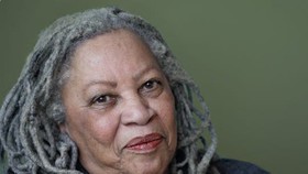 Nữ văn sĩ đoạt giải Nobel Toni Morrison qua đời ở tuổi 88